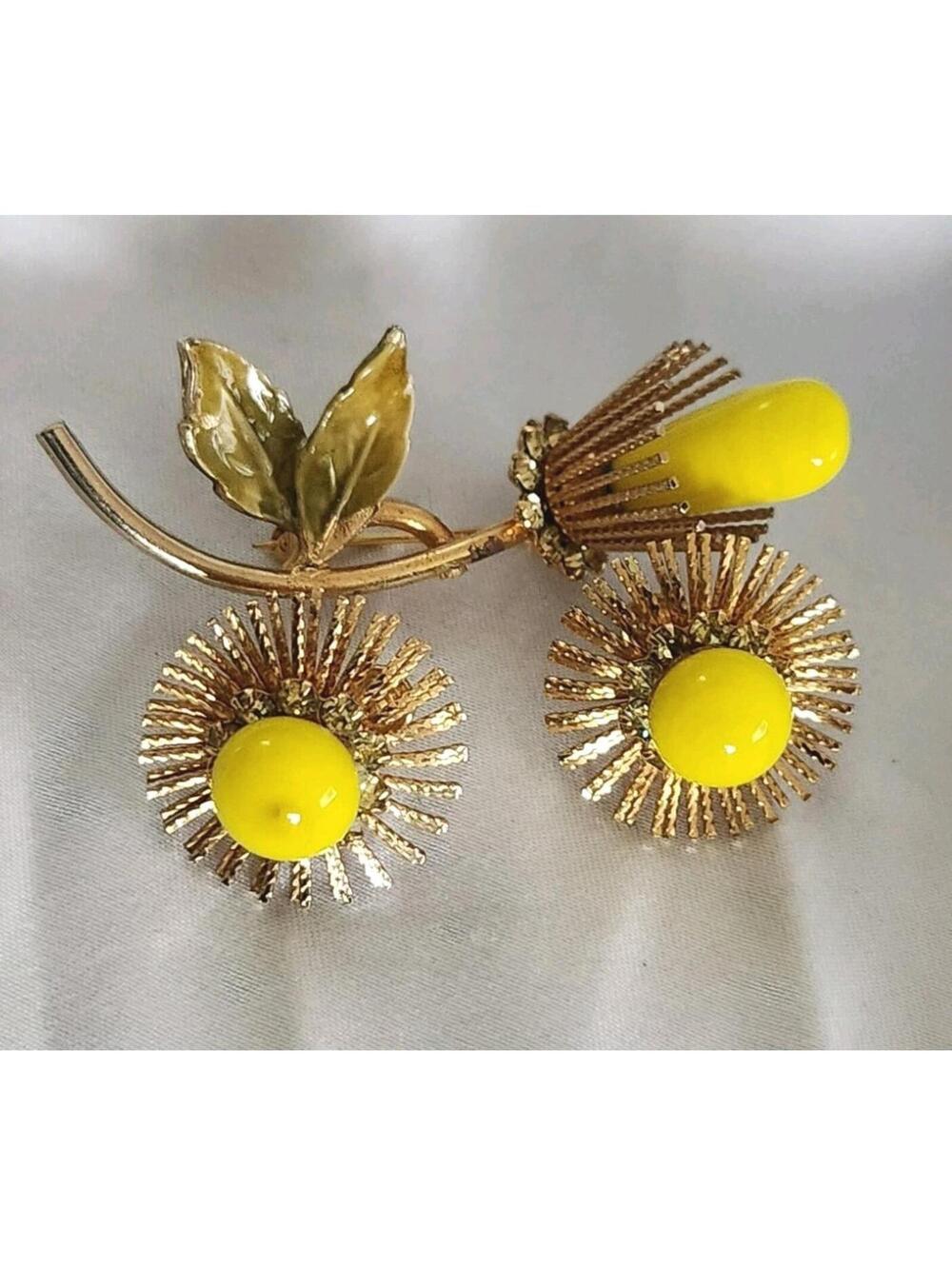 RARE vintage Warner floral brooch N Earrings Set  Goldtone..MOTHER'S Day Gift 🎁